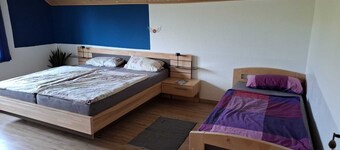 Large, cozy and family-friendly vacation apartment with balcony and garden