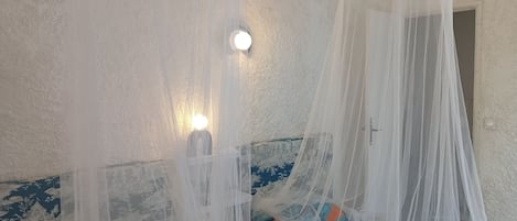 Travel crib, WiFi