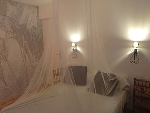 Travel cot, WiFi