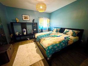 4 habitaciones, tabla de planchar con plancha y cuna de viaje 