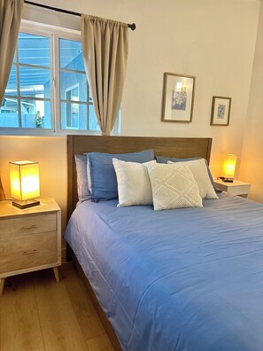 4 bedrooms, desk, iron/ironing board, free WiFi - Central OC Retreat-Disney, Grill, Fire Pit & Games (Santa Ana)