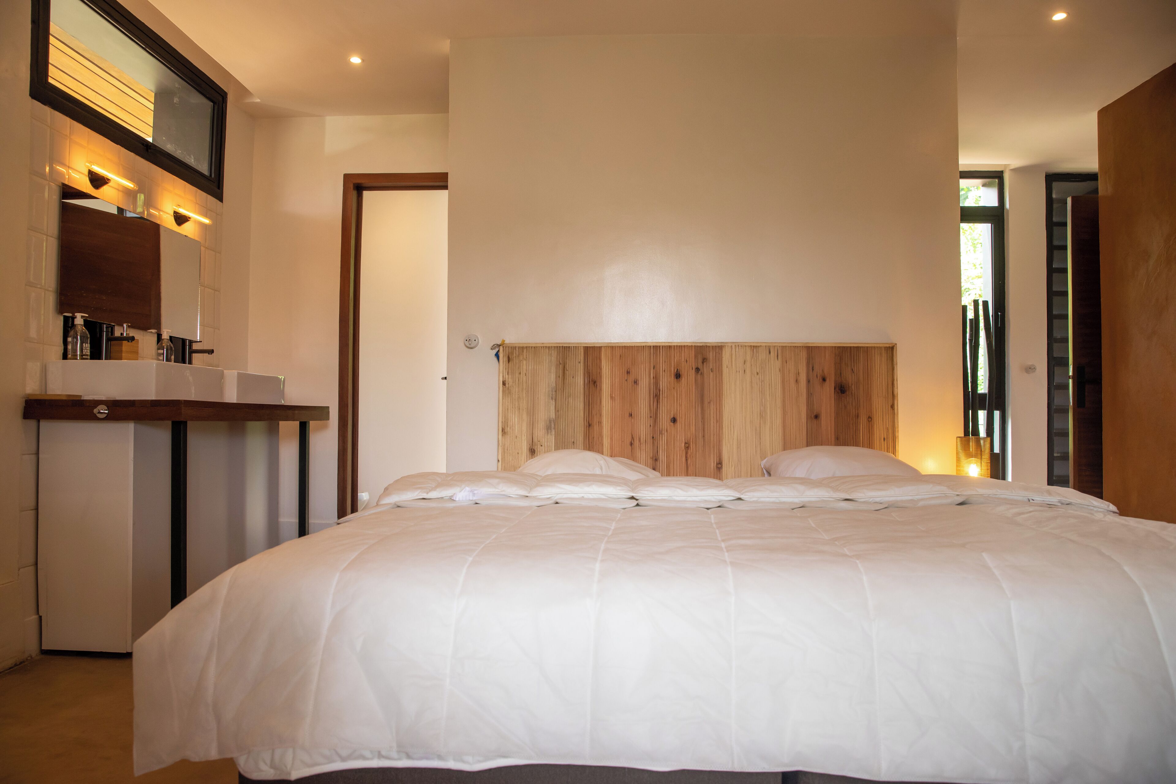 4 bedrooms, desk, iron/ironing board, free WiFi