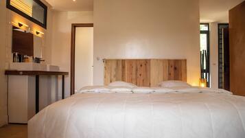 4 bedrooms, desk, iron/ironing board, free WiFi