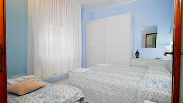1 bedroom, bed sheets
