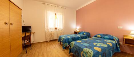 1 chambre, bureau, Wi-Fi, draps fournis