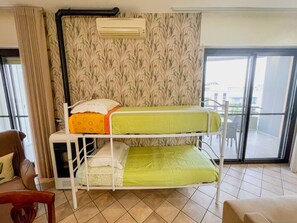 1 habitación, escritorio, wifi y ropa de cama