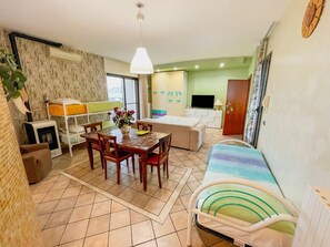 1 bedroom, desk, WiFi, bed sheets