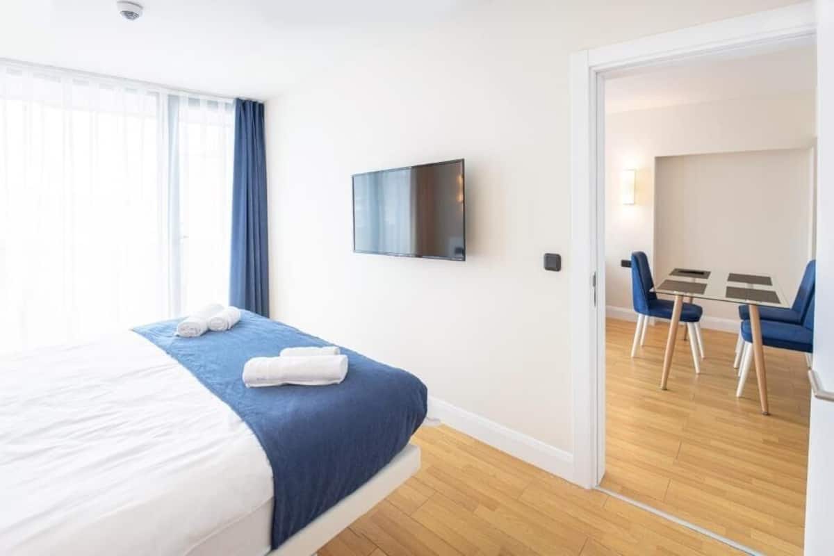Deluxe-Apartment | Bügeleisen/Bügelbrett, Bettwäsche, Rollstuhlgeeignet