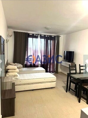 Interior - App for 4 adult, Sveti Vas: AC WiFi, swimming pool, elevator, wheelchair access, (Sveti Vas)