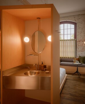 Dutxa, assecador de cabells, tovalloles i sabó 