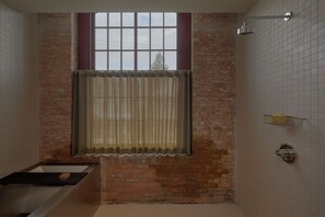 Corner Studio | In-room safe, blackout drapes, iron/ironing board, free WiFi - Pocketbook Hotel and Bath (Hudson)