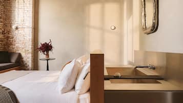 Bathing Studio | In-room safe, blackout drapes, iron/ironing board, free WiFi