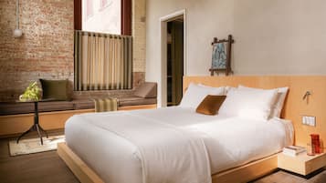 Lounging Studio | In-room safe, blackout drapes, iron/ironing board, free WiFi