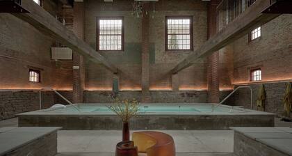 Pocketbook Hotel and Bath