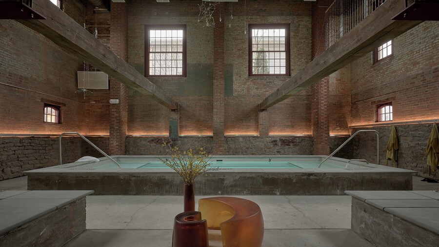 Pocketbook Hotel and Bath