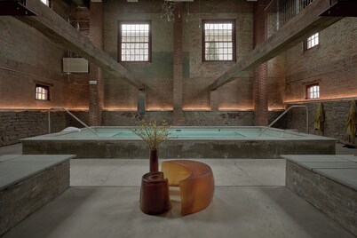 Pocketbook Hotel and Bath
