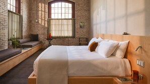 Corner Studio | เครื่องนอนป้องกันสารก่อภูมิแพ้, ผ้านวมขนเป็ด, ตู้นิรภัยในห้องพัก