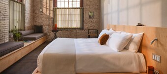 Pocketbook Hotel and Bath