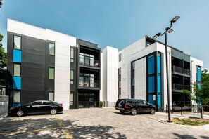 Exterior - 20 Person Nashville NashVegas Hangout with 20 Beds (Nashville)