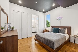 6 Schlafzimmer, Schreibtisch, Bügeleisen/Bügelbrett, kostenloses WLAN