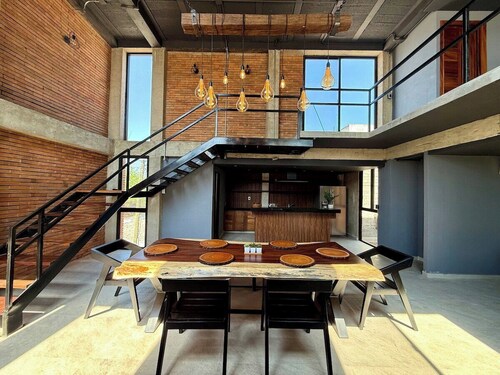 Loft for 6 px - Spacious & Central - AC & Parking