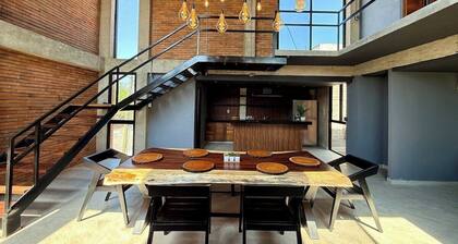 Loft for 6 px - Spacious & Central - AC & Parking