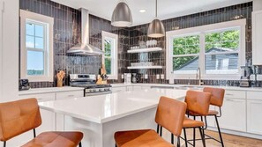 Fridge, microwave, oven, stovetop - 10BR Vista Pointe Estate, Lakefront Luxury w/ Heat (Spotsylvania Courthouse)