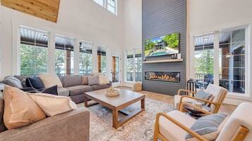 Télévision, cheminée