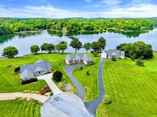 6BR Lakefront @ Lake Anna, Deck, Boat House, Beach