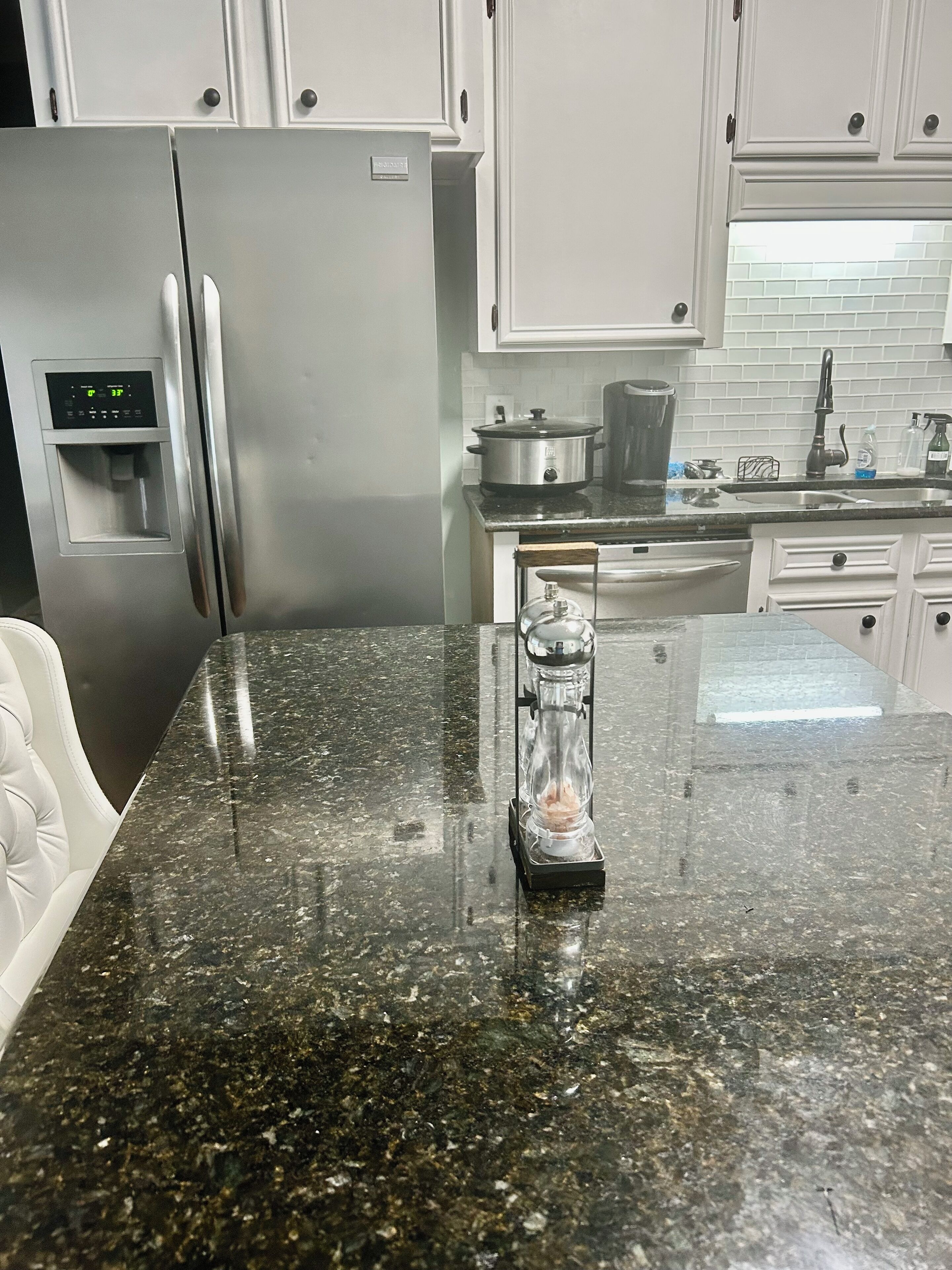 Micro-ondes, four, plaque de cuisson, lave-vaisselle