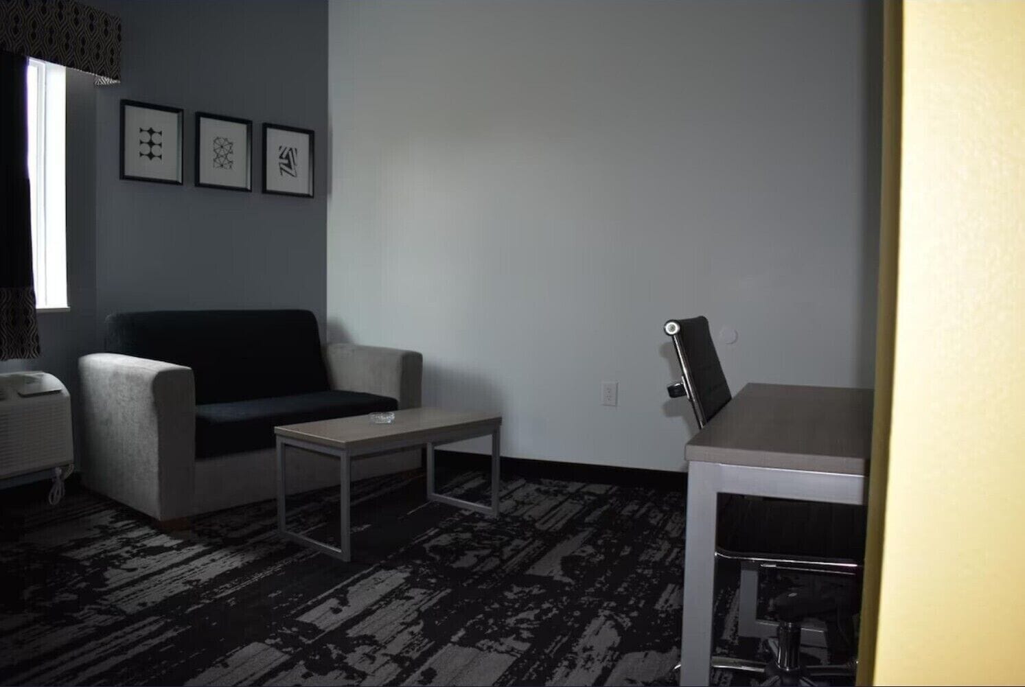 Bureau, fer et planche à repasser, Wi-Fi gratuit, draps fournis