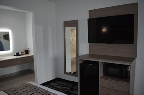 Bàn, bàn ủi/dụng cụ ủi quần áo, truy cập Internet không dây miễn phí