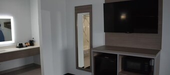 Hotel Royale IAH Airport North Houston I-45