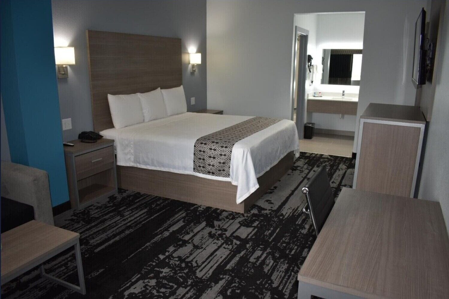 Bureau, fer et planche à repasser, Wi-Fi gratuit, draps fournis