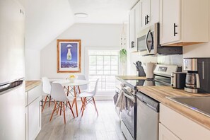 冰箱、微波炉、烤箱、炉灶