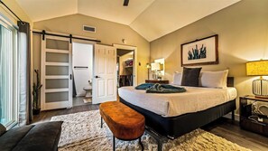 3 bedrooms, WiFi, bed sheets - <<The Urban TreeHaus>> (Dallas)