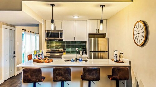 <<The Urban TreeHaus>>