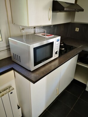 Microwave, stovetop