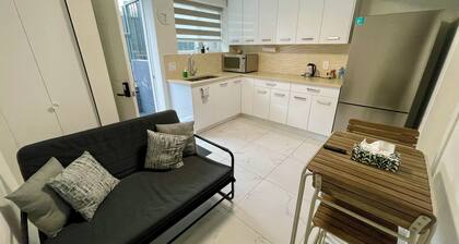 Budget Friendly, centrally located 2-Bed/ 1-Bath Suite, discounted long stays!