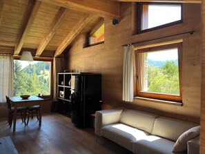 Smart TV - Maso Milù - Modern and charming chalet in the heart of Tesino nature (Trentino-Alto Adige)