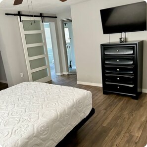 3 chambres, fer et planche à repasser, Wi-Fi, draps fournis