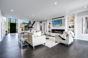 Smart TV, fireplace, offices