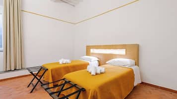 Traditional Room | Soundproofing, free WiFi, bed sheets
