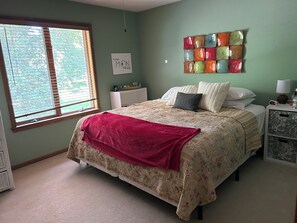 5 bedrooms, iron/ironing board, WiFi, bed sheets - Relax between WORLD CUP Games in 6,000sf, 5+BDRM house, Kansas City w/ AC, WiFi (Kansas City)