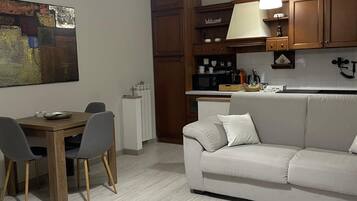 Comfort-Apartment, Hügelblick | Wohnbereich
