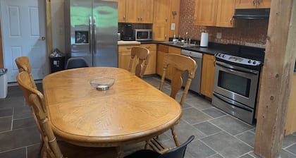 Soothing 3-bedroom apartment in Carrabassett Valley ten minutes to Sugarloaf