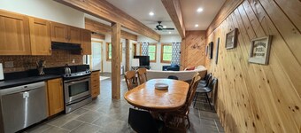 Soothing 3-bedroom apartment in Carrabassett Valley ten minutes to Sugarloaf