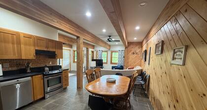 Soothing 3-bedroom apartment in Carrabassett Valley ten minutes to Sugarloaf