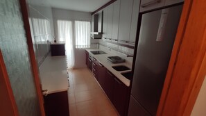 Micro-ondes, four, plaque de cuisson, lave-vaisselle