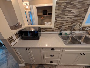 Mikrowelle, Ofen, Herdplatte, Geschirrspüler